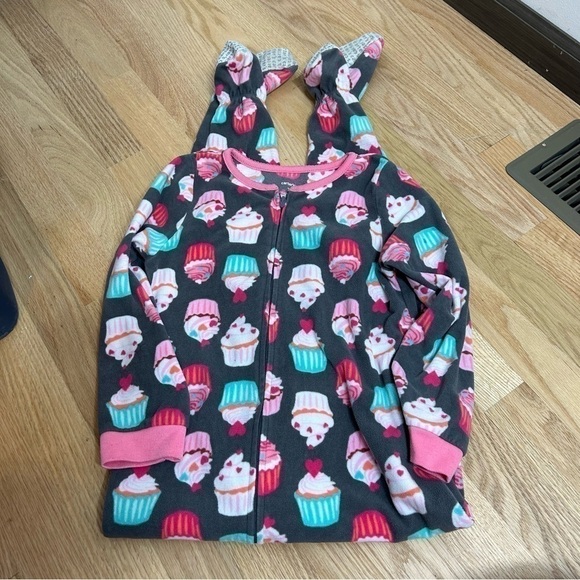 Carter’s Fleece Footed Pajamas Sz 7 Gray Kids Girls Toddler One Piece Cupcake - Picture 1 of 3